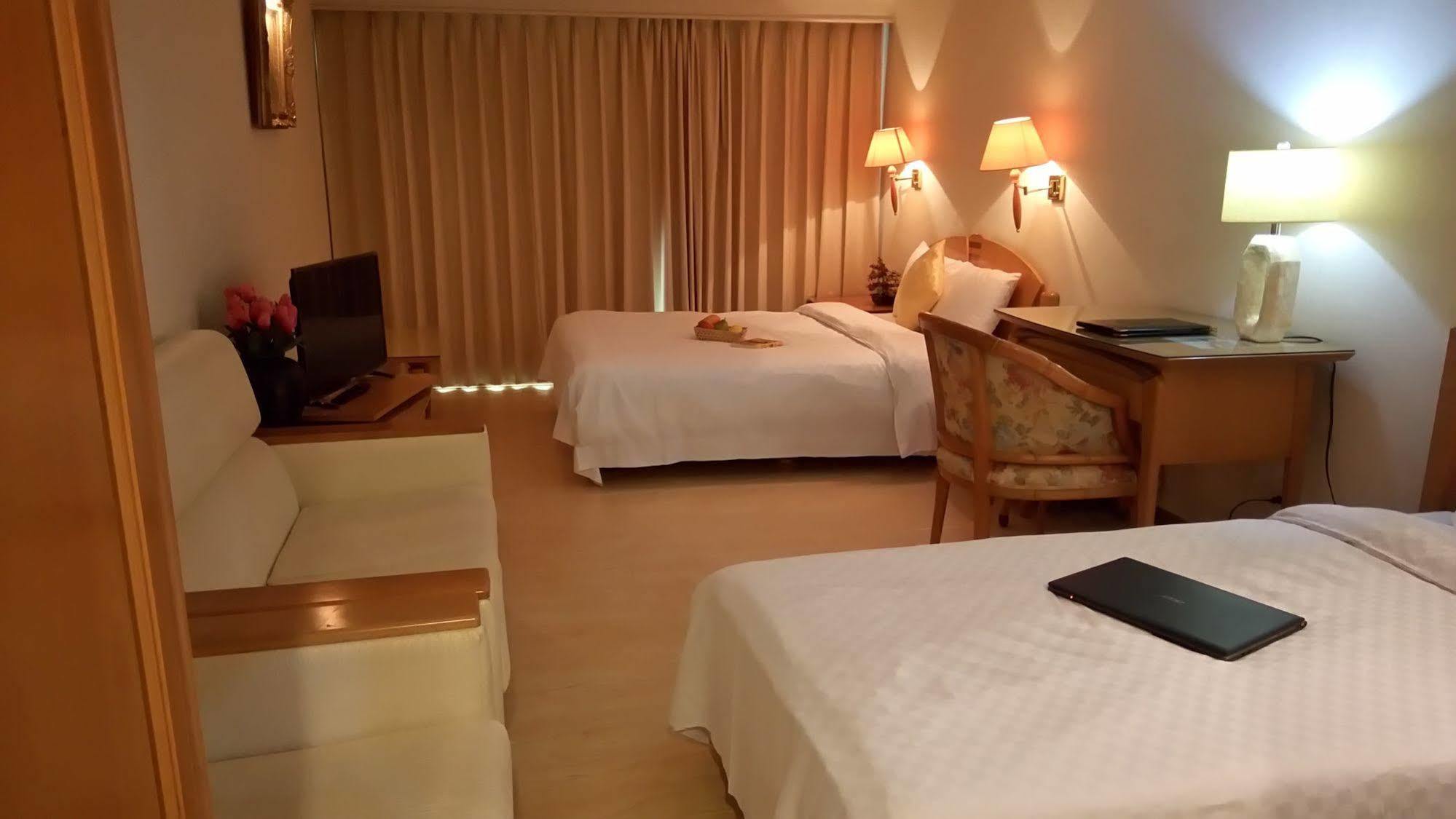 Berkeley Business Hotel Zhongzheng Hsinchu City Exterior photo